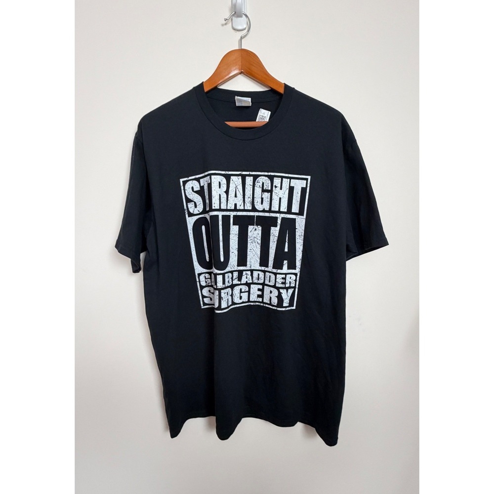 Black Straight Outta Gallbladder Surgery Mens‎ XL T-Shirt